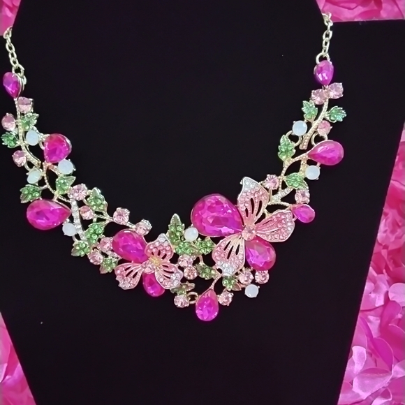 Statement Necklace - Picture 2 of 3